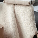 Milk 02 | Bouclé