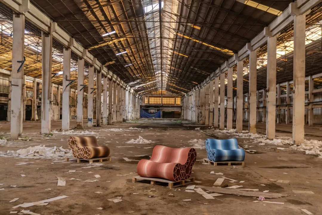 Recliner | Public