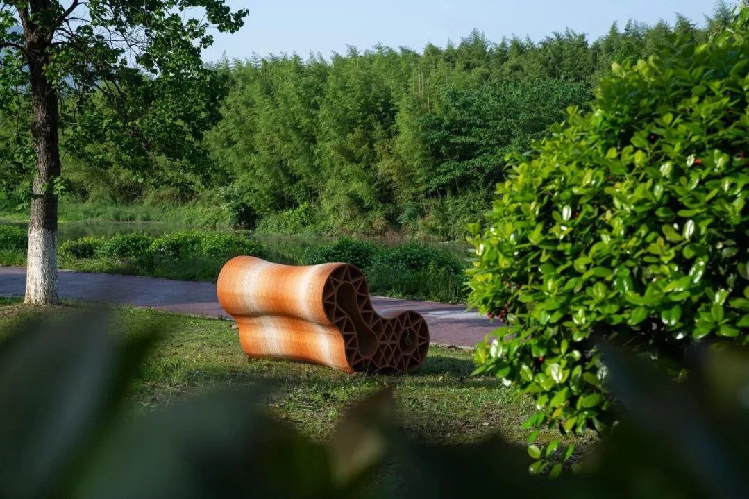 Recliner | Public