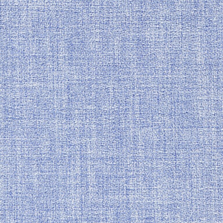 352