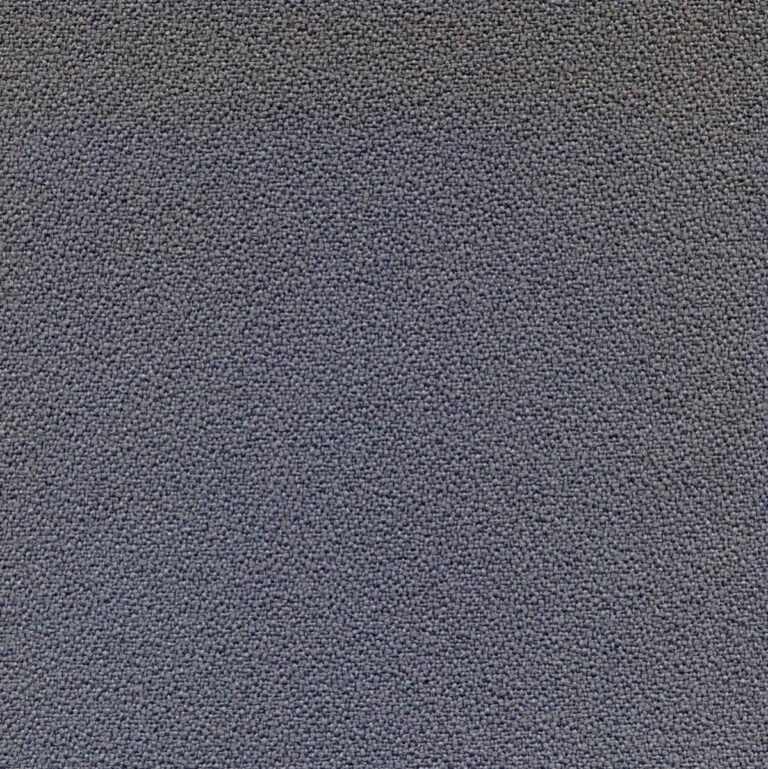 607