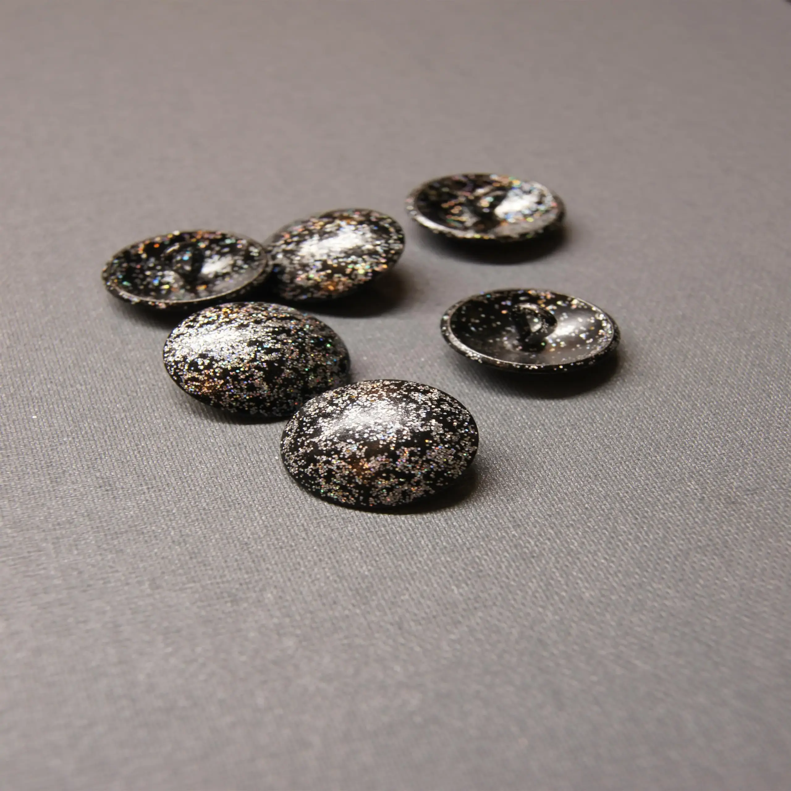 GUZIK DSS 18 | Nails & Buttons