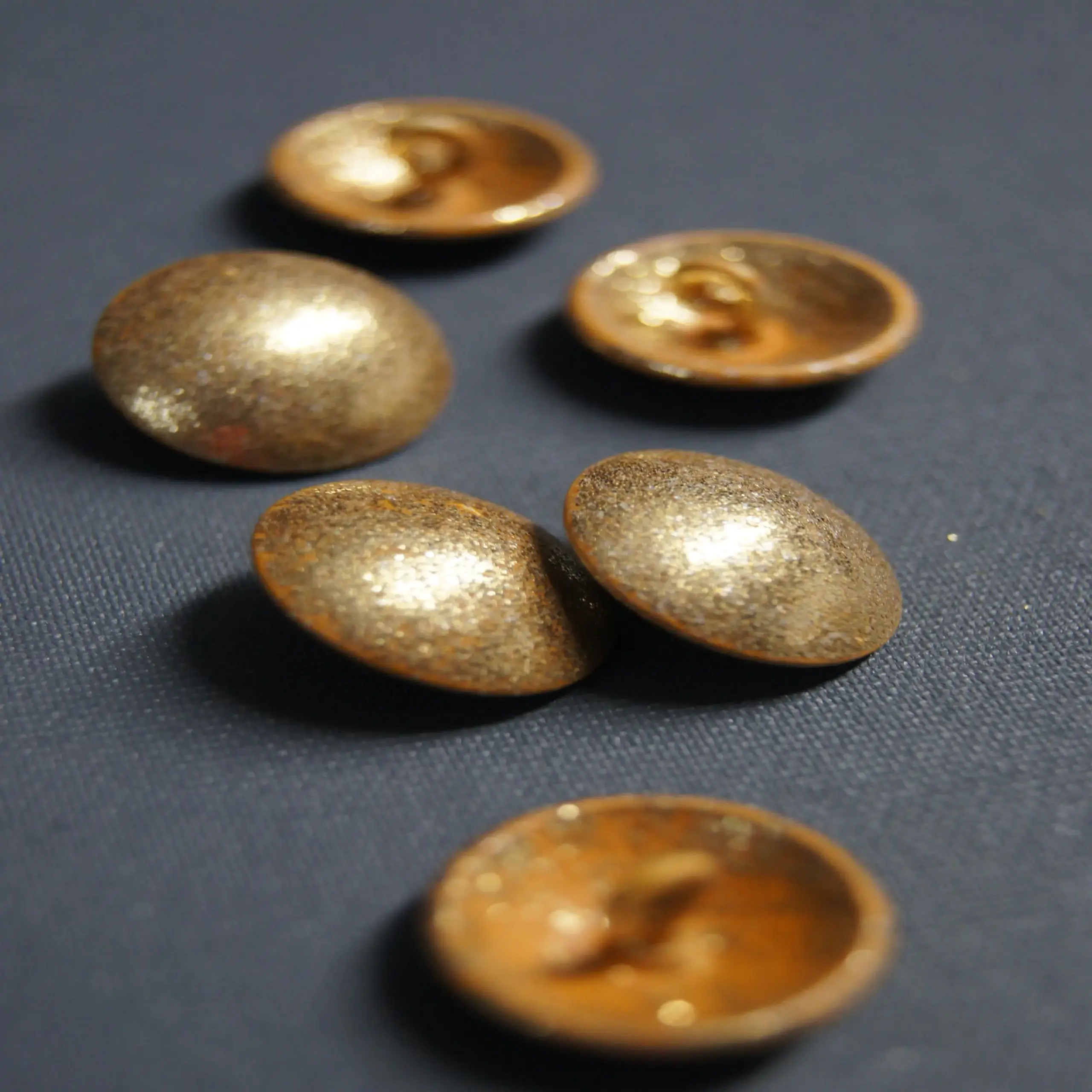 GUZIK DG 18 | Nails & Buttons