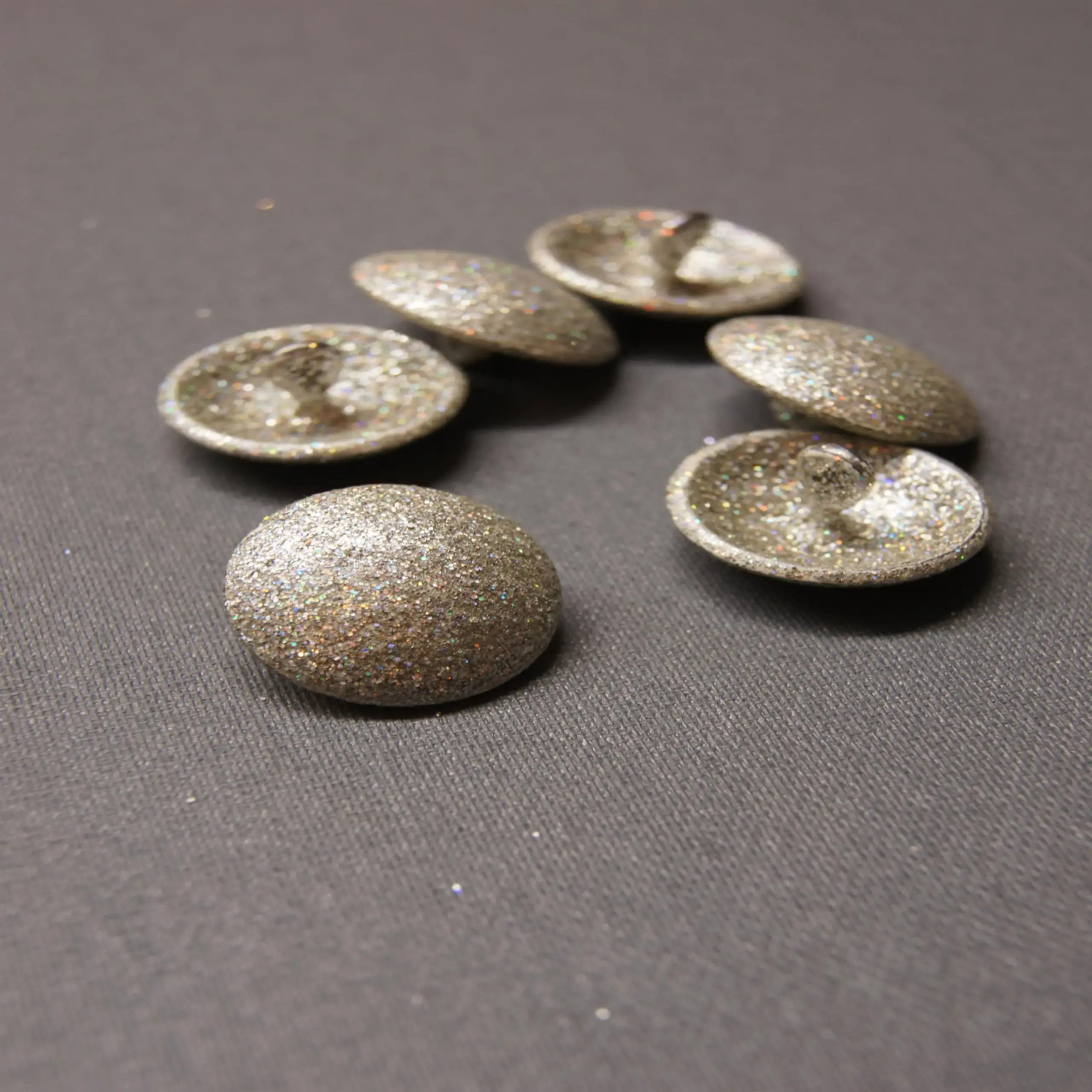GUZIK DBS 18 | Nails & Buttons